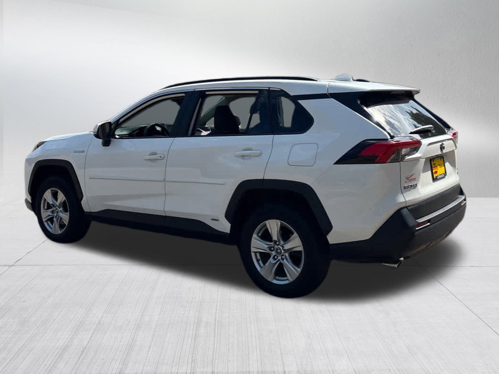 2019 Toyota RAV4 Hybrid XLE photo 4