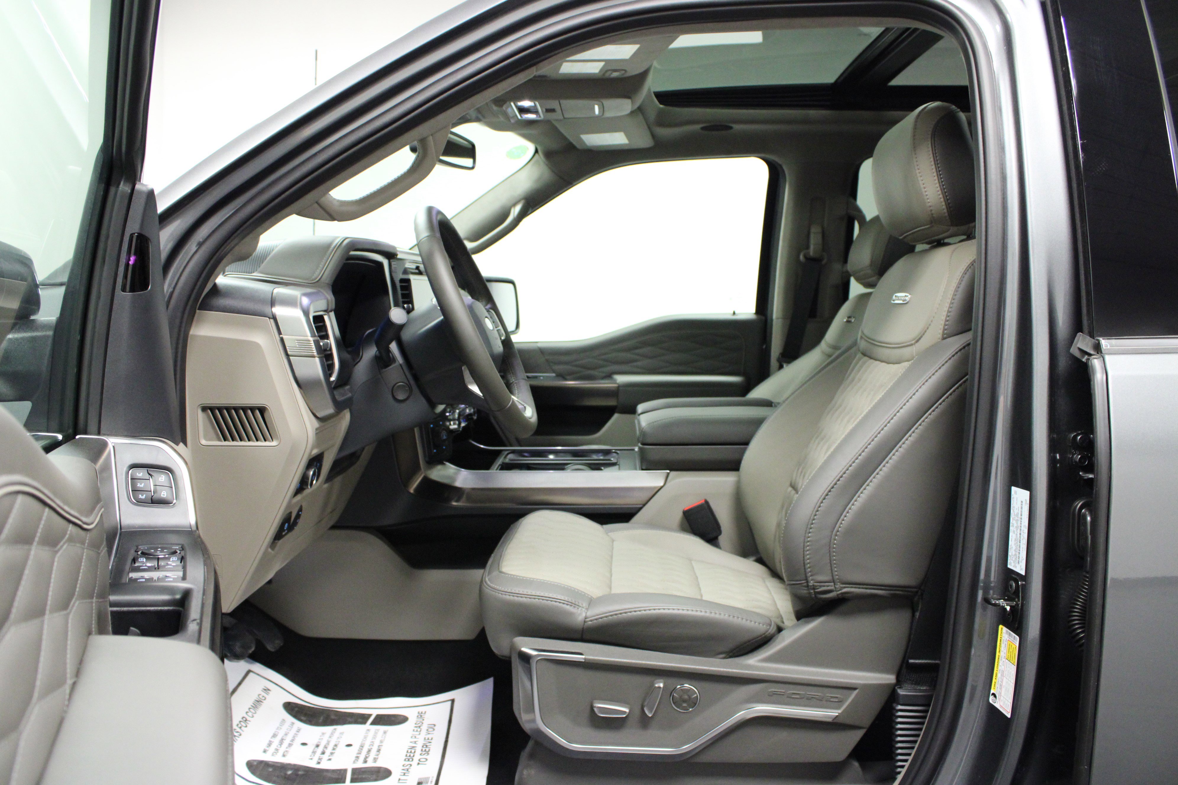 2025 Ford F-150 Platinum photo 11