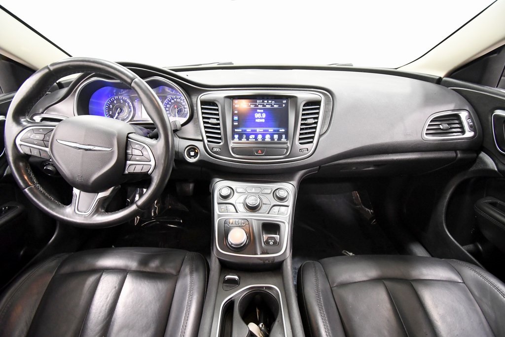 2017 Chrysler 200 Limited photo 3