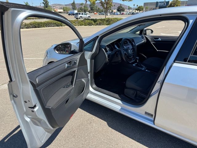 2019 Volkswagen e-Golf SE photo 21