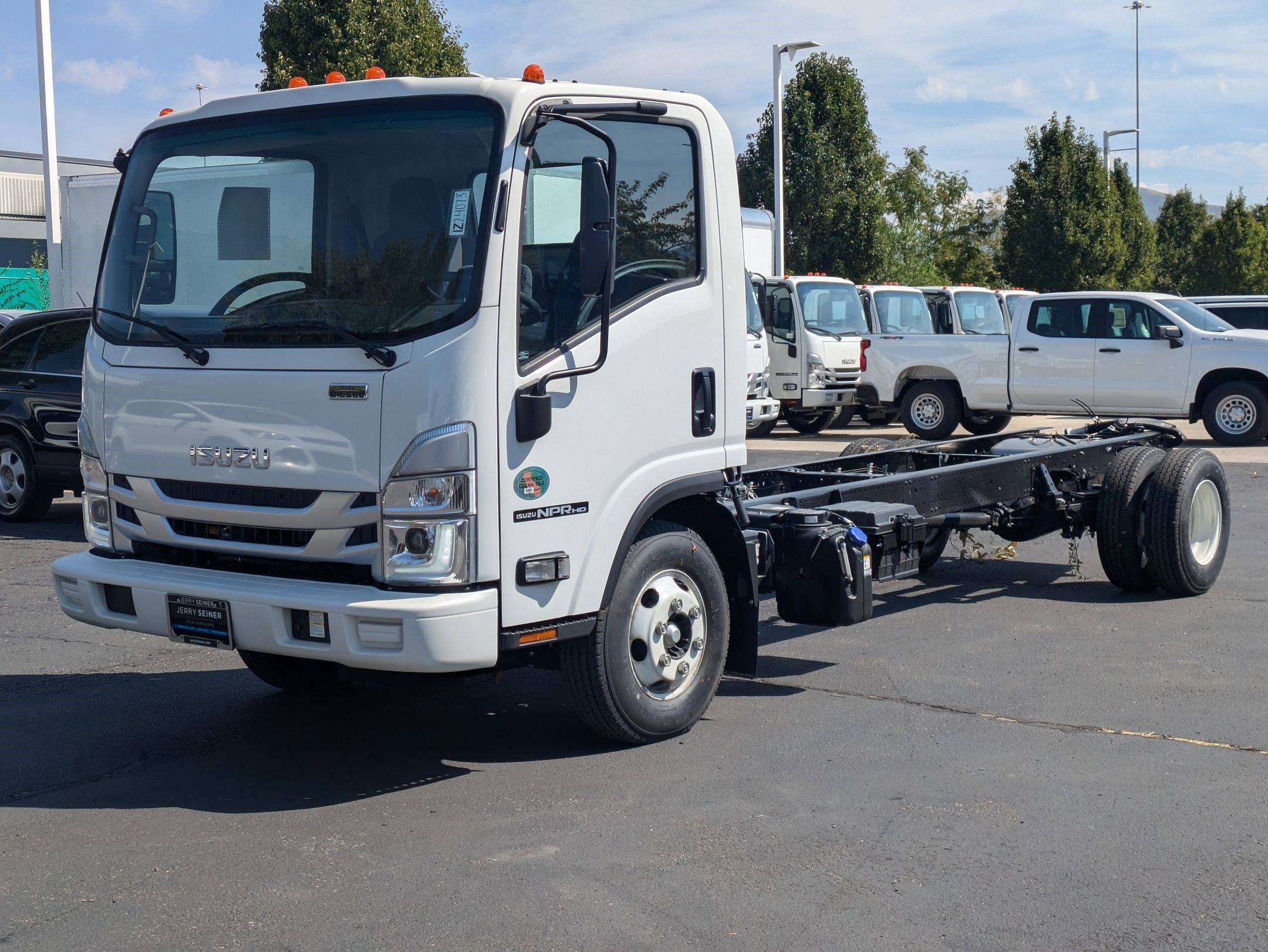 2024 Isuzu NPR HD's photo