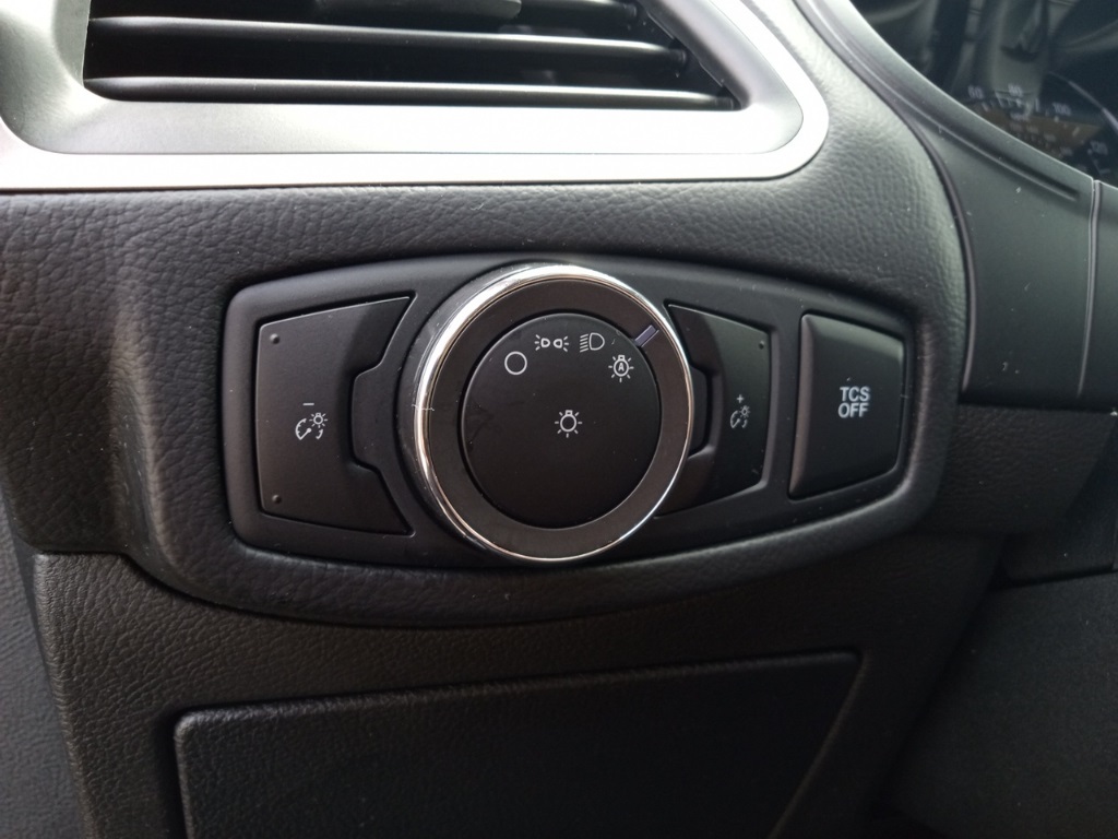 2023 Ford Edge SEL photo 25