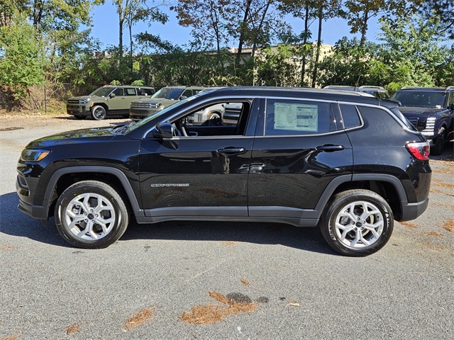 2026 Jeep Compass Latitude photo 2