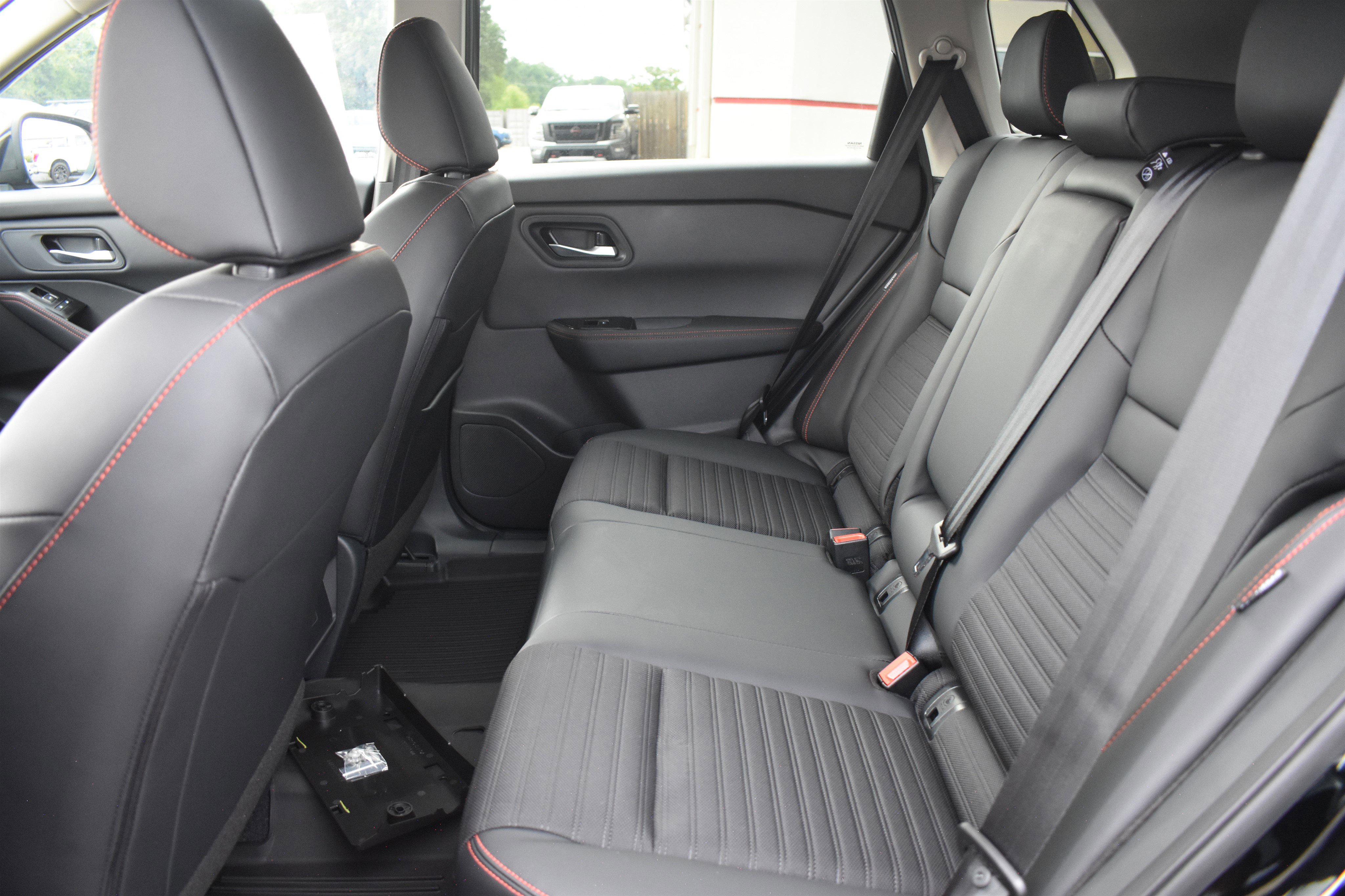 2026 Nissan Rogue SV photo 9