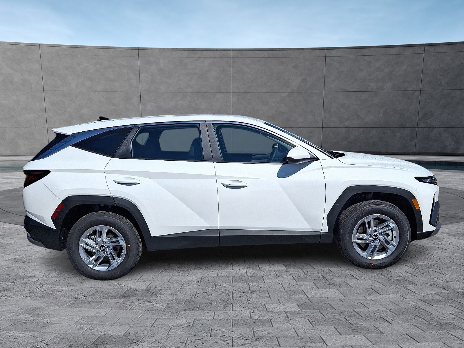 2026 Hyundai Tucson SE photo 8