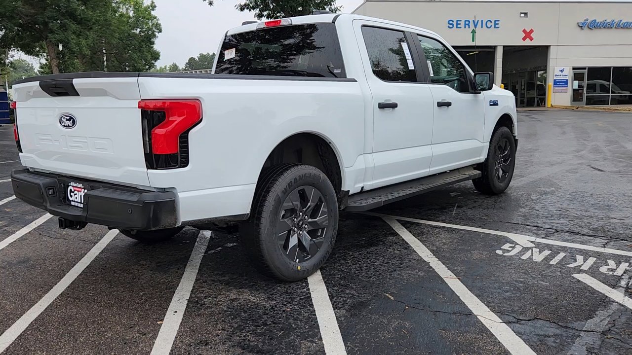 2025 Ford F-150 Lightning photo 8