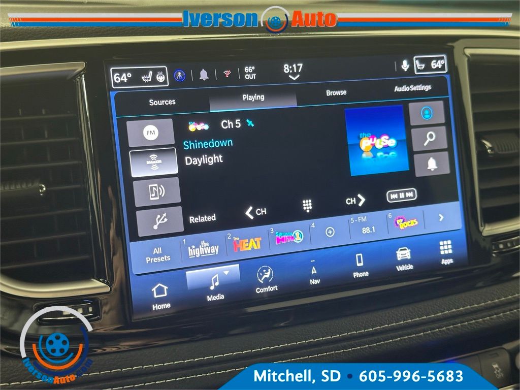 2026 Chrysler Pacifica Limited photo 19