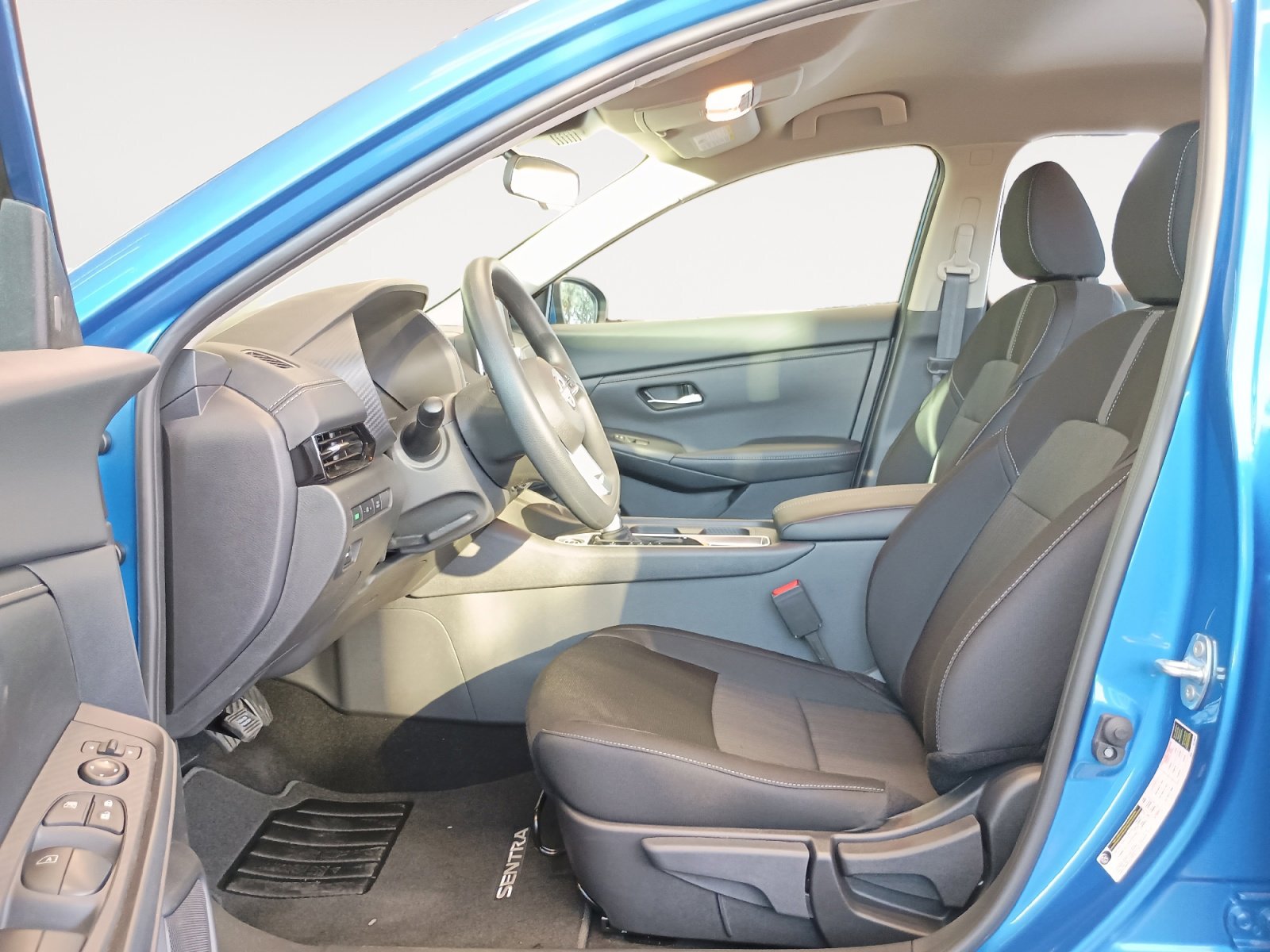 2025 Nissan Sentra SV photo 16