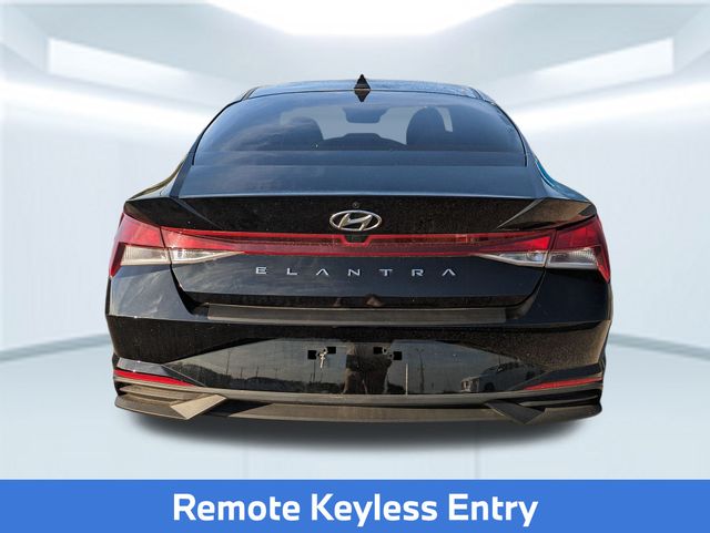 2022 Hyundai Elantra SEL Convenience photo 4