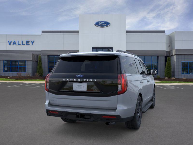 2025 Ford Expedition photo 8