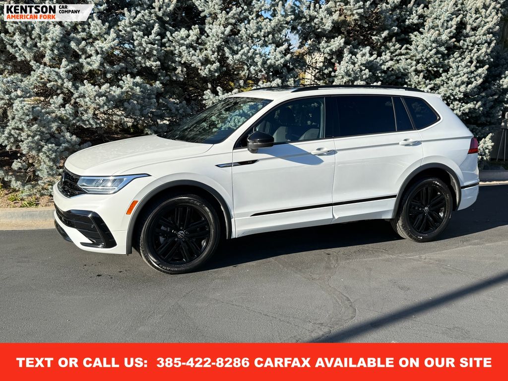 2022 Volkswagen Tiguan SE R-LINE BLACK's photo