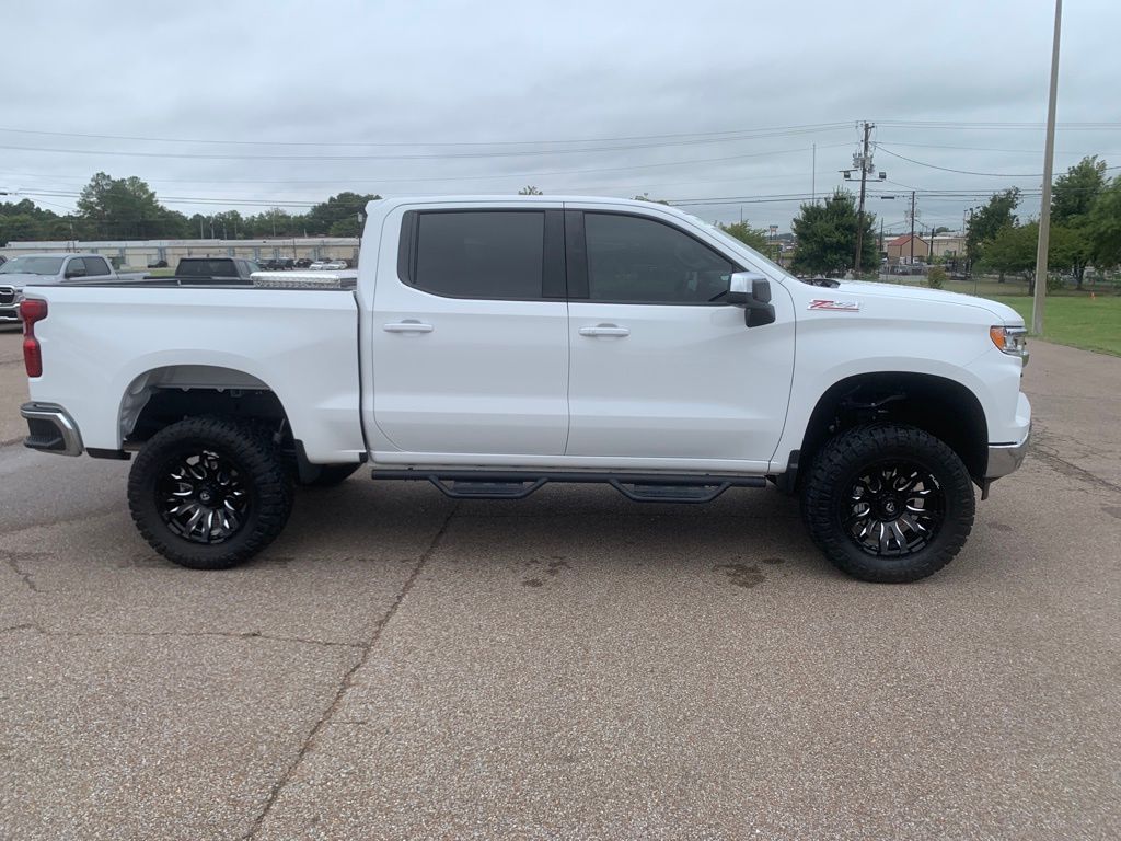 2024 Chevrolet Silverado 1500 LT photo 8