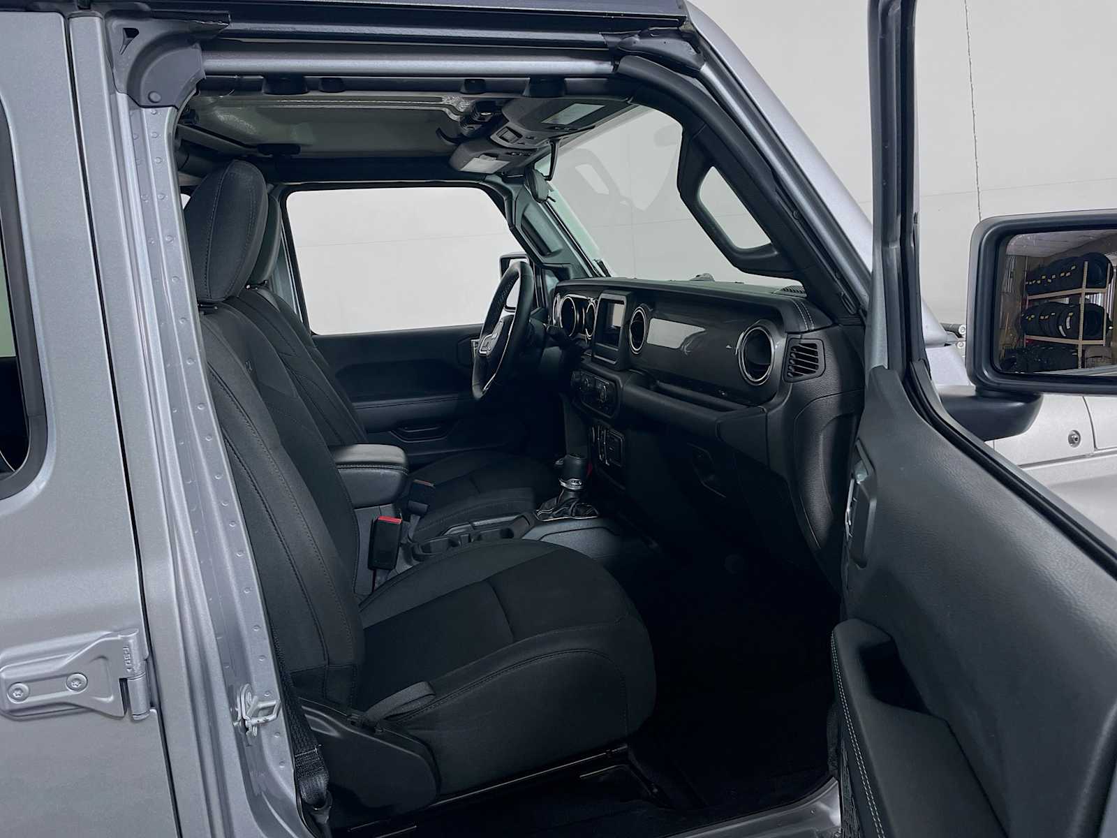 2021 Jeep Wrangler Unlimited Sahara photo 24