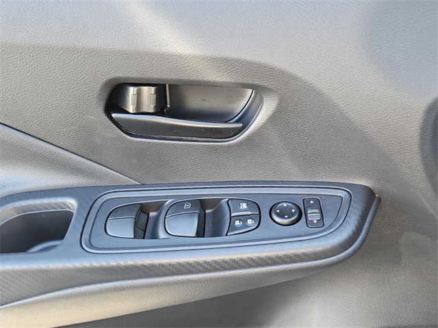 2025 Nissan Versa 1.6 S photo 23