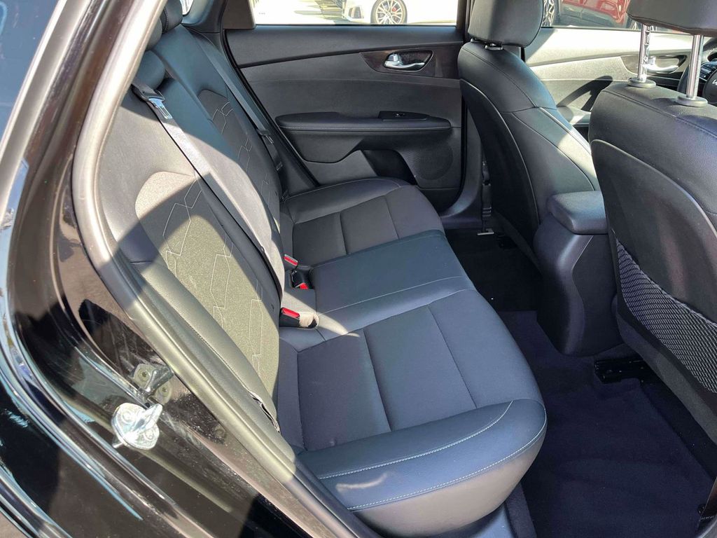 2022 Kia Forte GT-Line photo 8