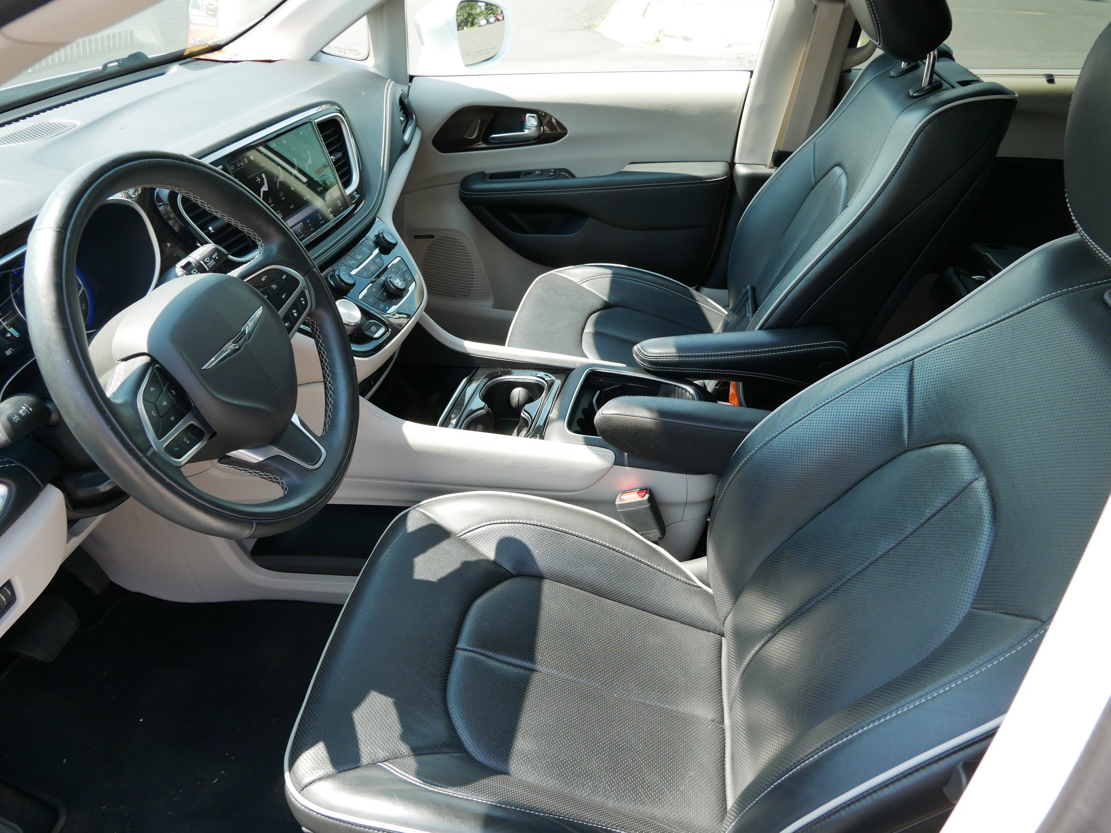 2022 Chrysler Pacifica Limited photo 11