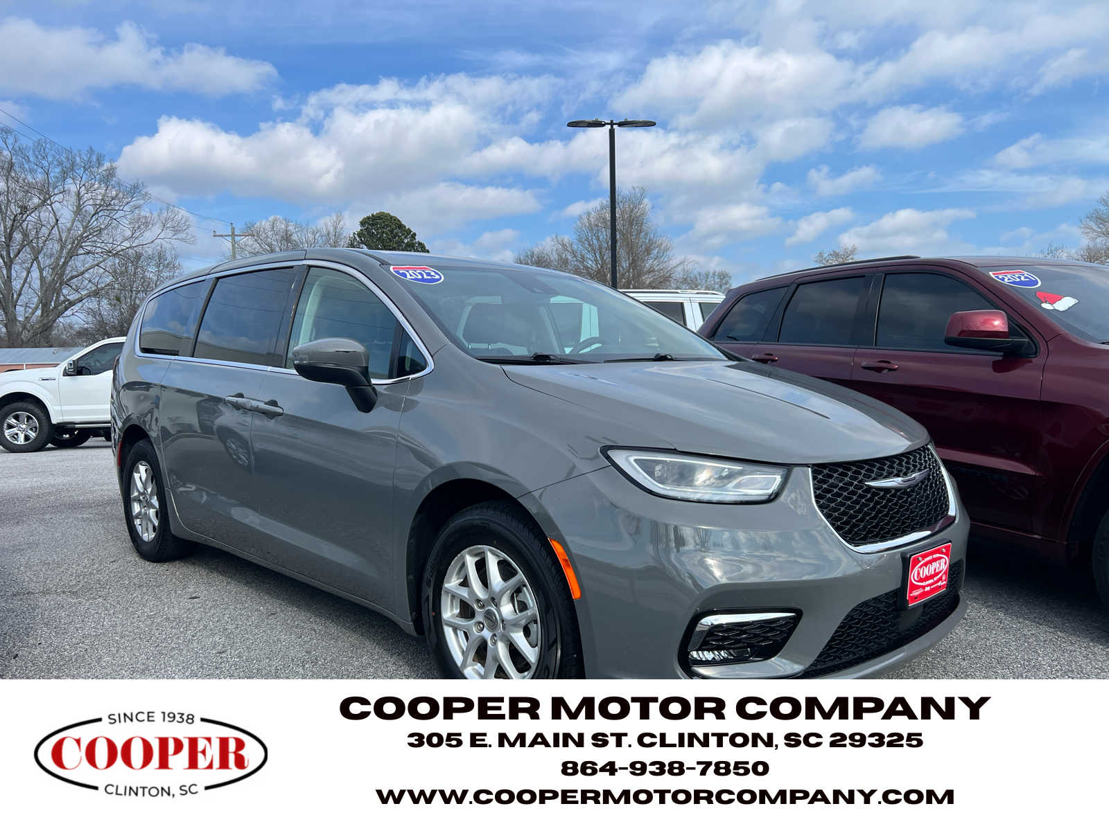 2023 Chrysler Pacifica Touring L's photo