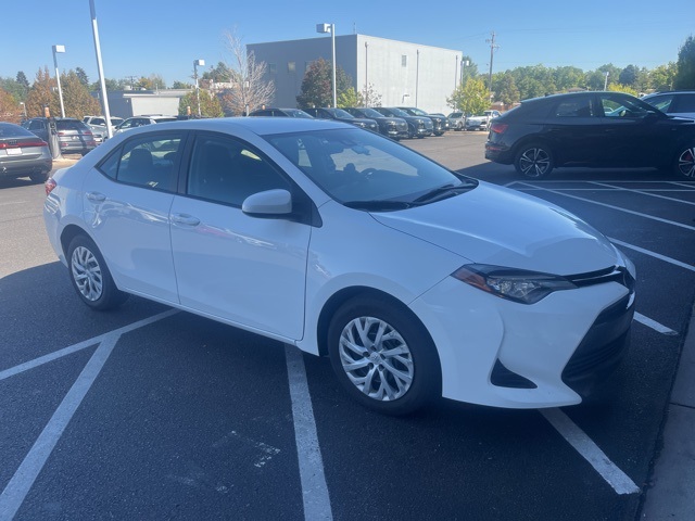 2017 Toyota Corolla LE photo 2