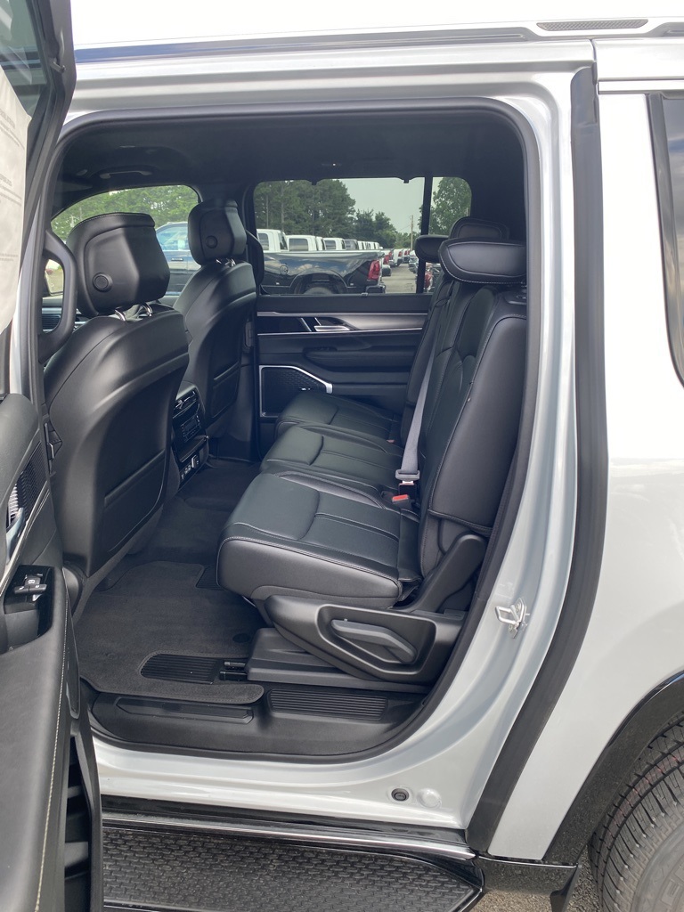 2025 Jeep Wagoneer L Base photo 12