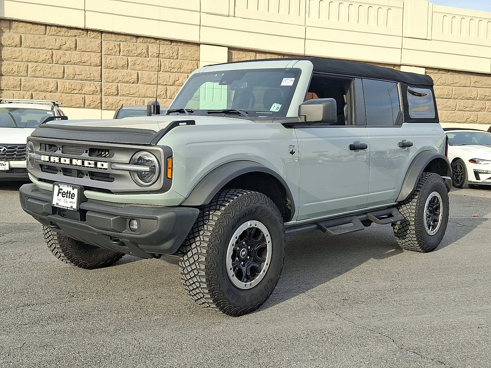 2023 Ford Bronco 4-Door Big Bend's photo