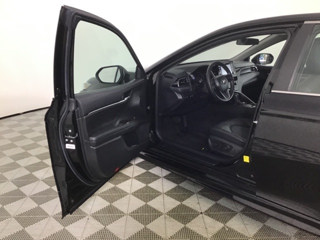 2023 Toyota Camry SE photo 10