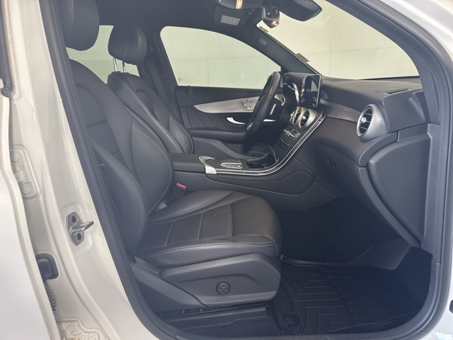 2022 Mercedes Benz GLC 300 4MATIC photo 3