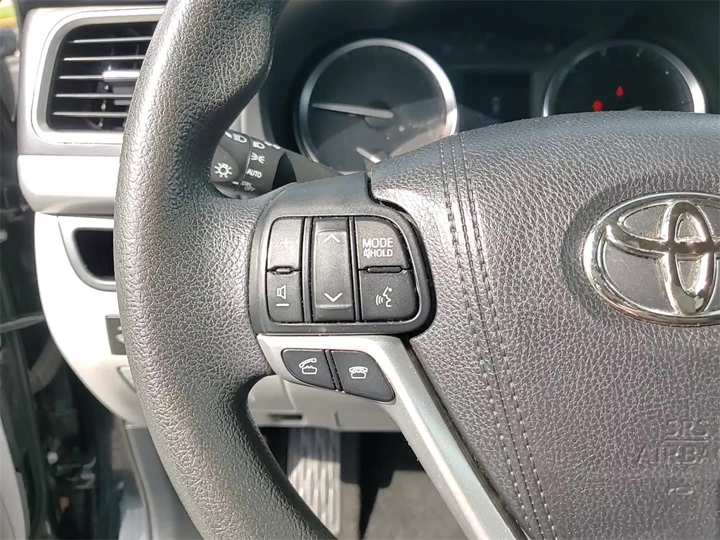 2015 Toyota Highlander LE photo 20