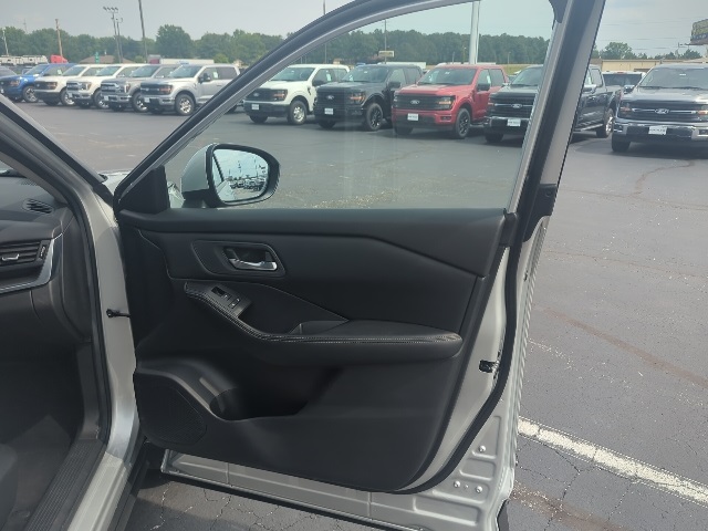 2024 Nissan Rogue SV photo 20