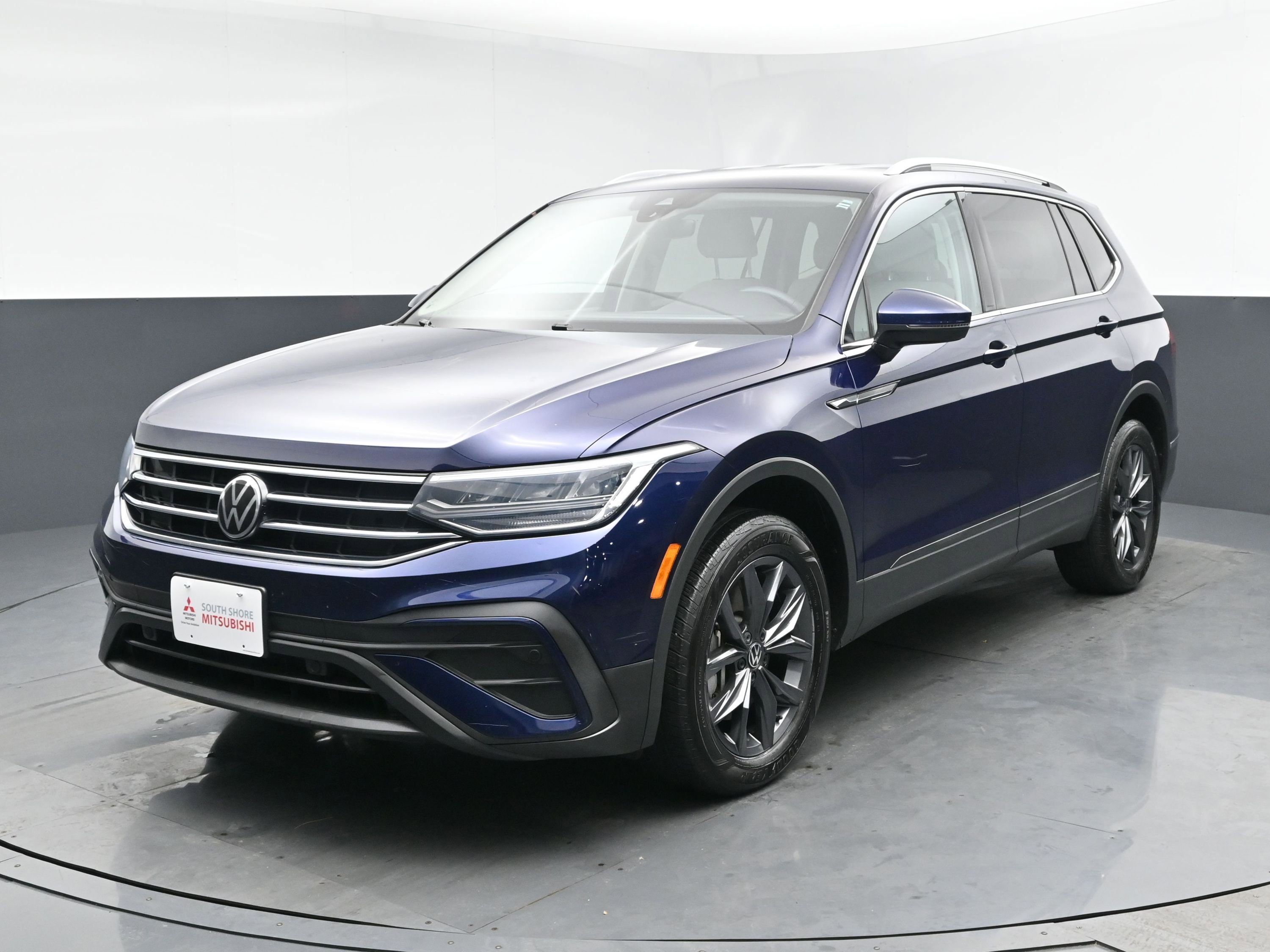 2023 Volkswagen Tiguan SE's photo