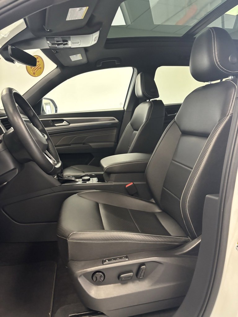 2023 Volkswagen Atlas Cross Sport V6 SEL R-Line photo 3