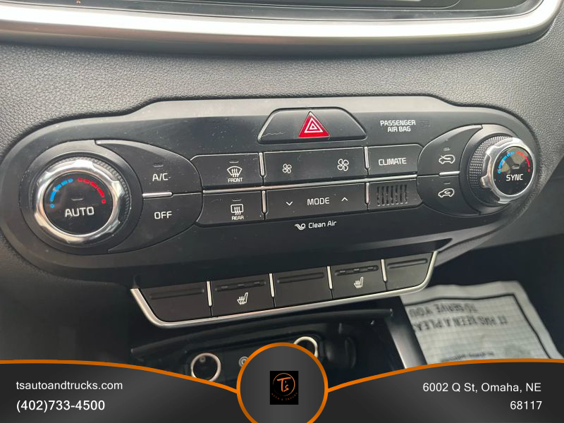 2017 Kia Sorento LX photo 8