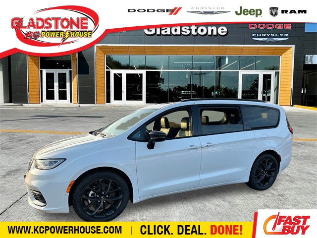 2025 Chrysler Pacifica Limited's photo