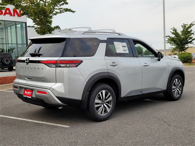 2025 Nissan Pathfinder SL photo 3