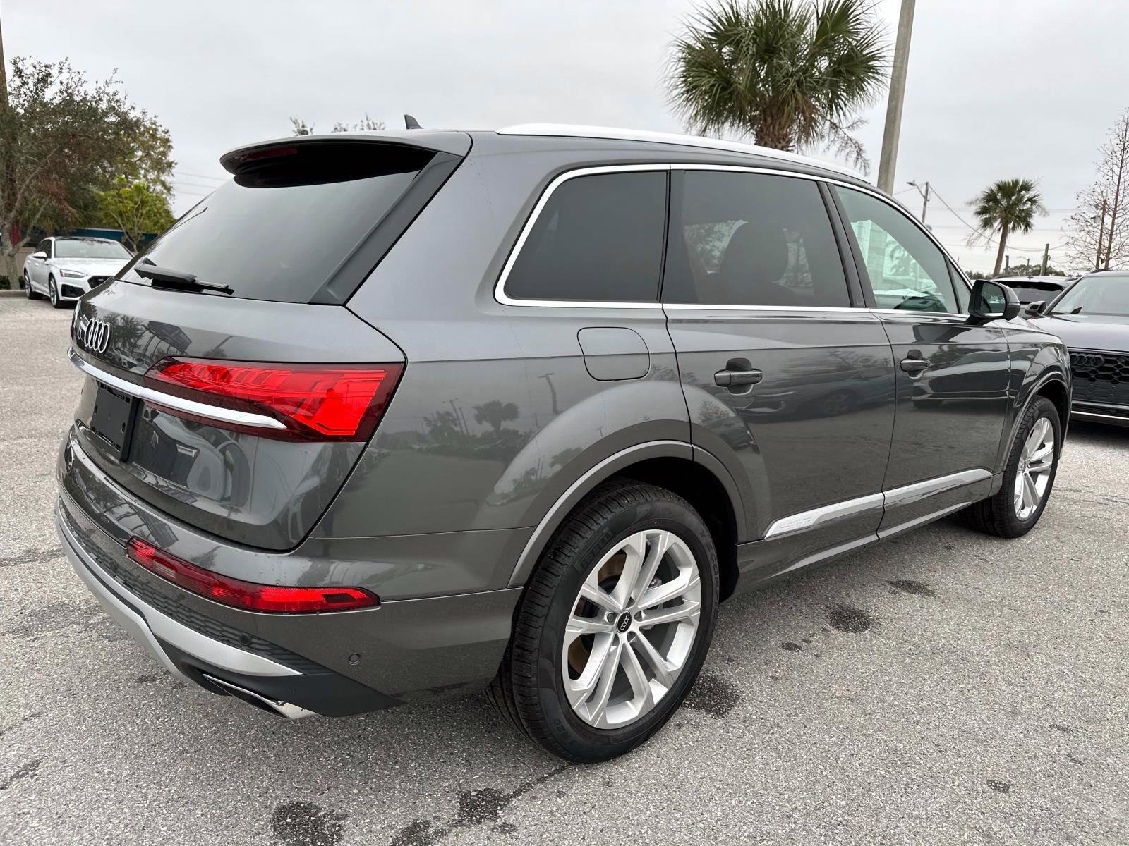 2025 Audi Q7 45 Premium photo 4