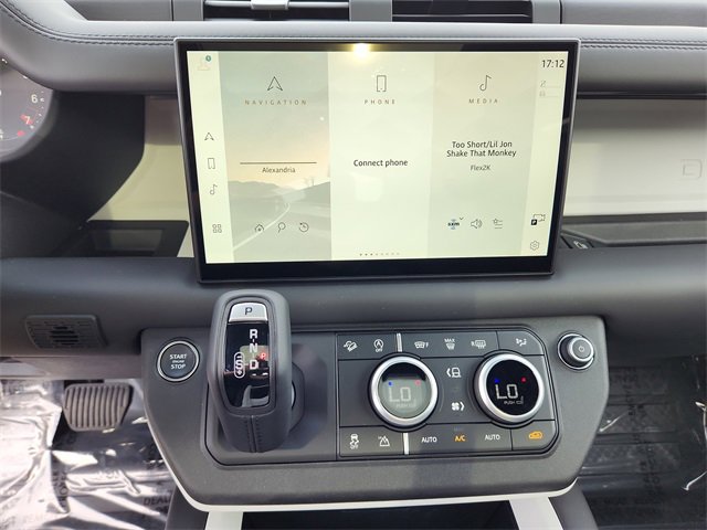 2025 Land Rover Defender 110 S photo 15