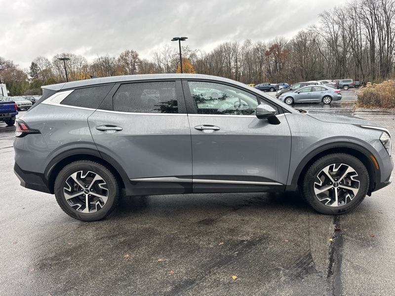 2023 Kia Sportage EX photo 2
