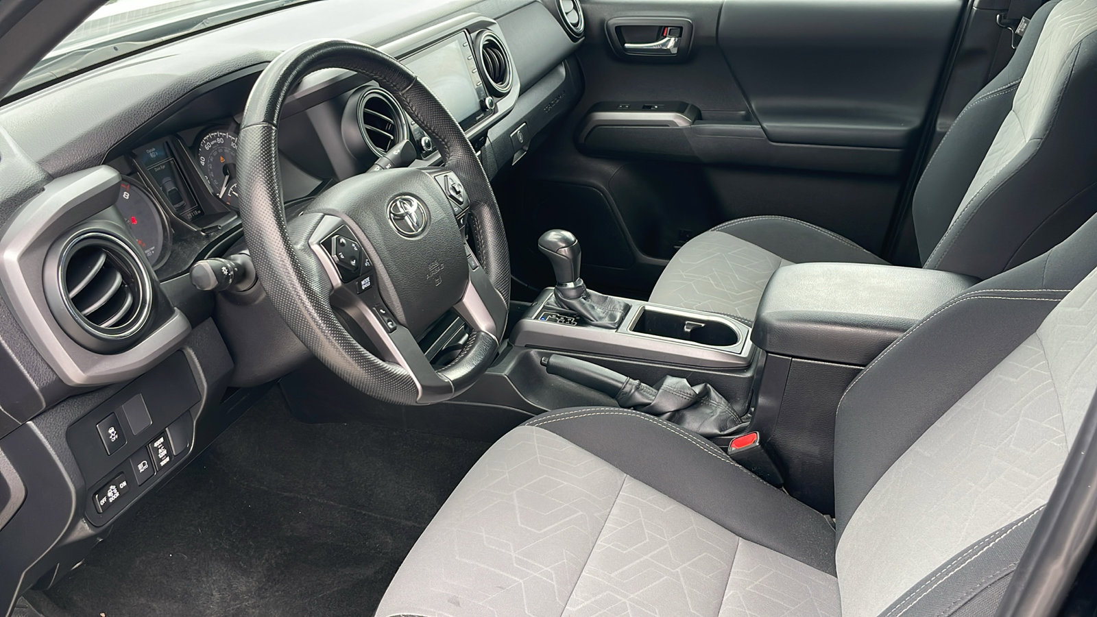2023 Toyota Tacoma TRD Off-Road V6 photo 9