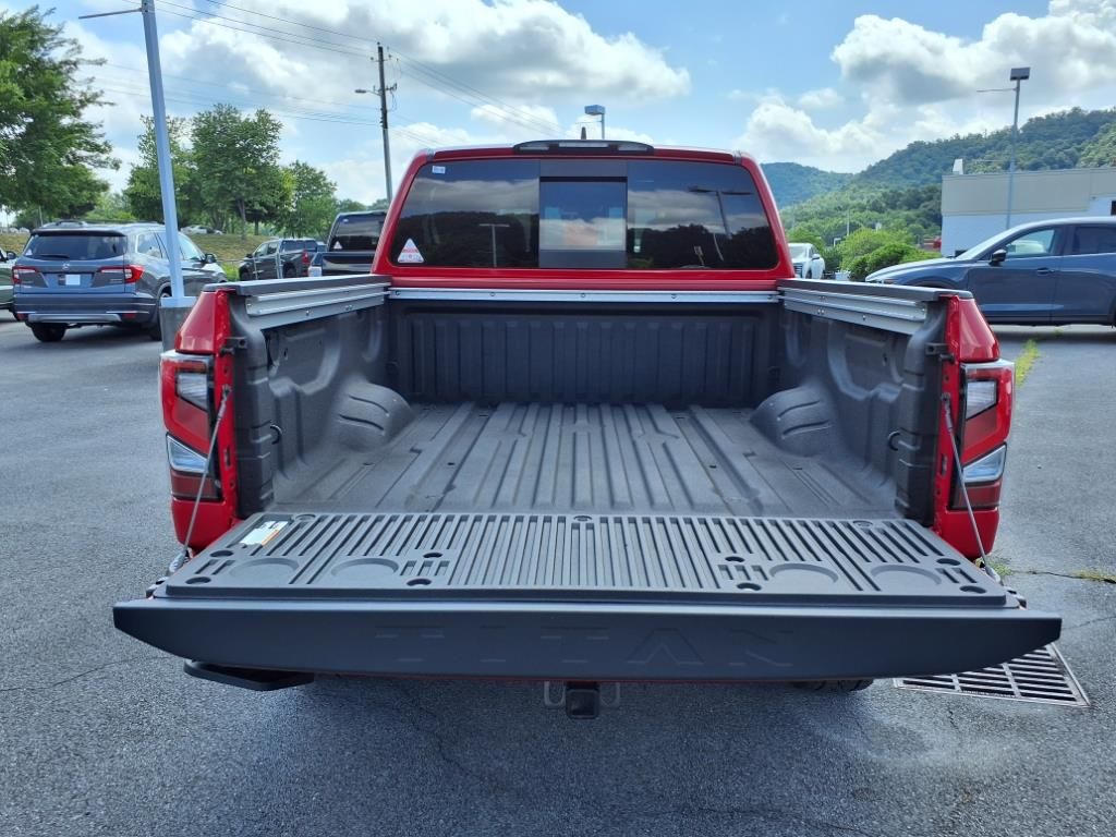 2024 Nissan Titan PRO-4X photo 2