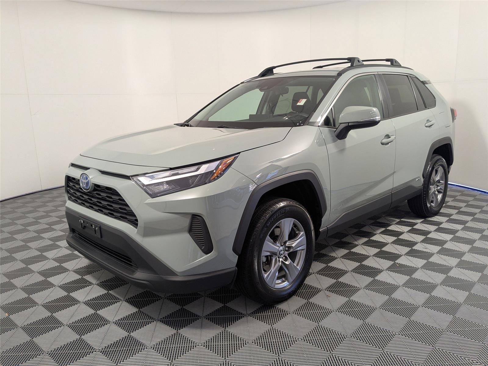 2023 Toyota RAV4 XLE's photo