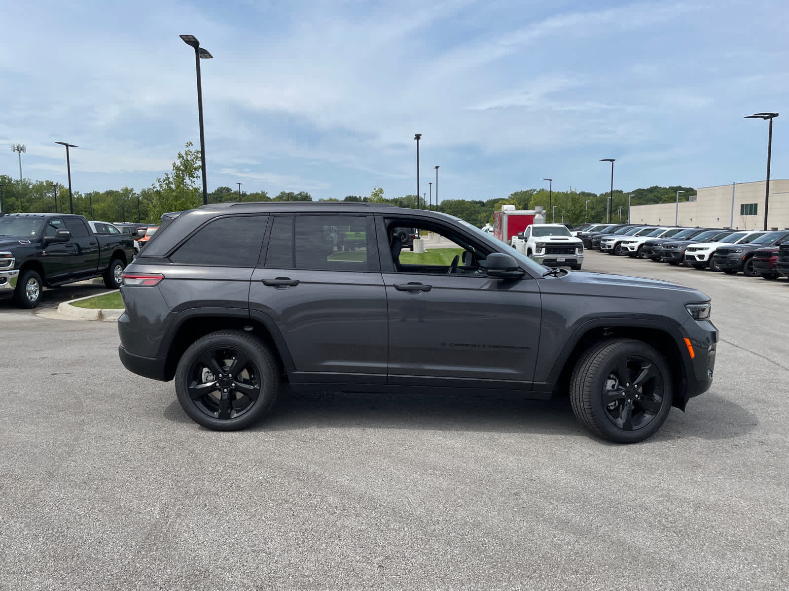 2025 Jeep Grand Cherokee Limited photo 10