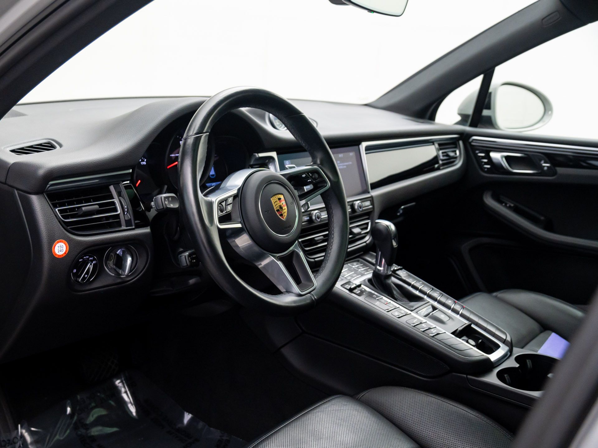 2021 Porsche Macan Base photo 28