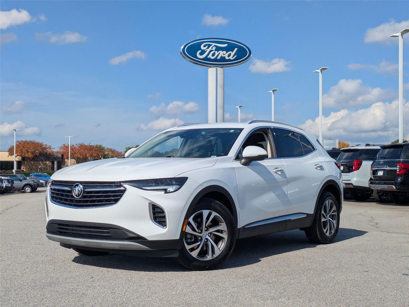 2023 Buick Envision Essence's photo