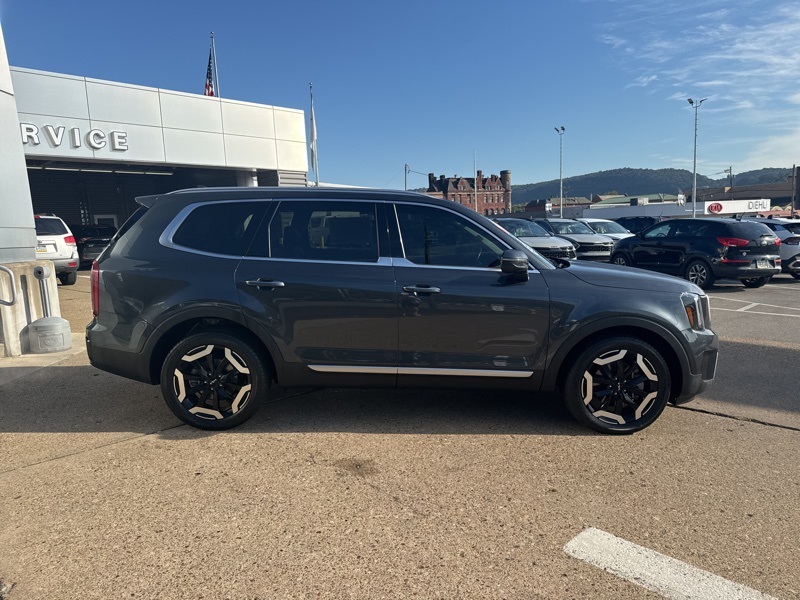 2024 Kia Telluride S photo 2