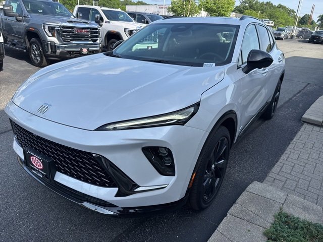 2025 Buick Envision Sport Touring photo 3