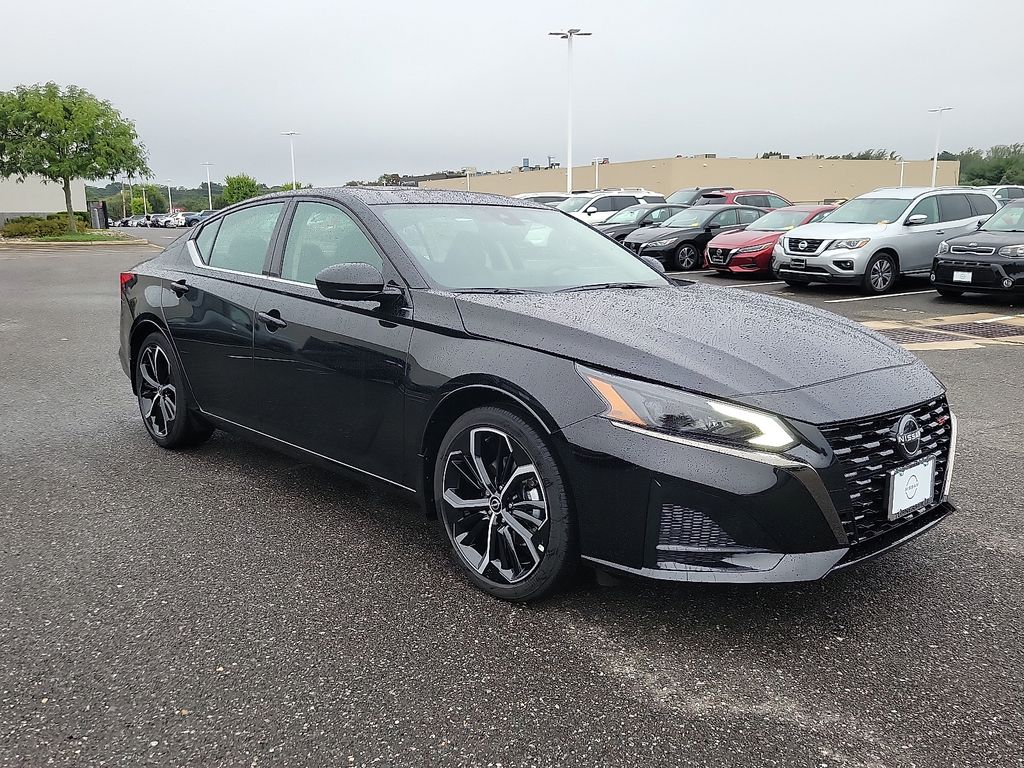 2025 Nissan Altima 2.5 SR photo 2