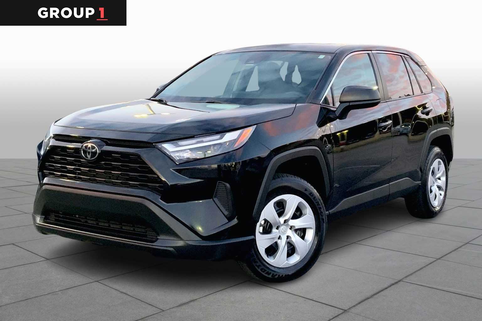 2025 Toyota RAV4 LE's photo
