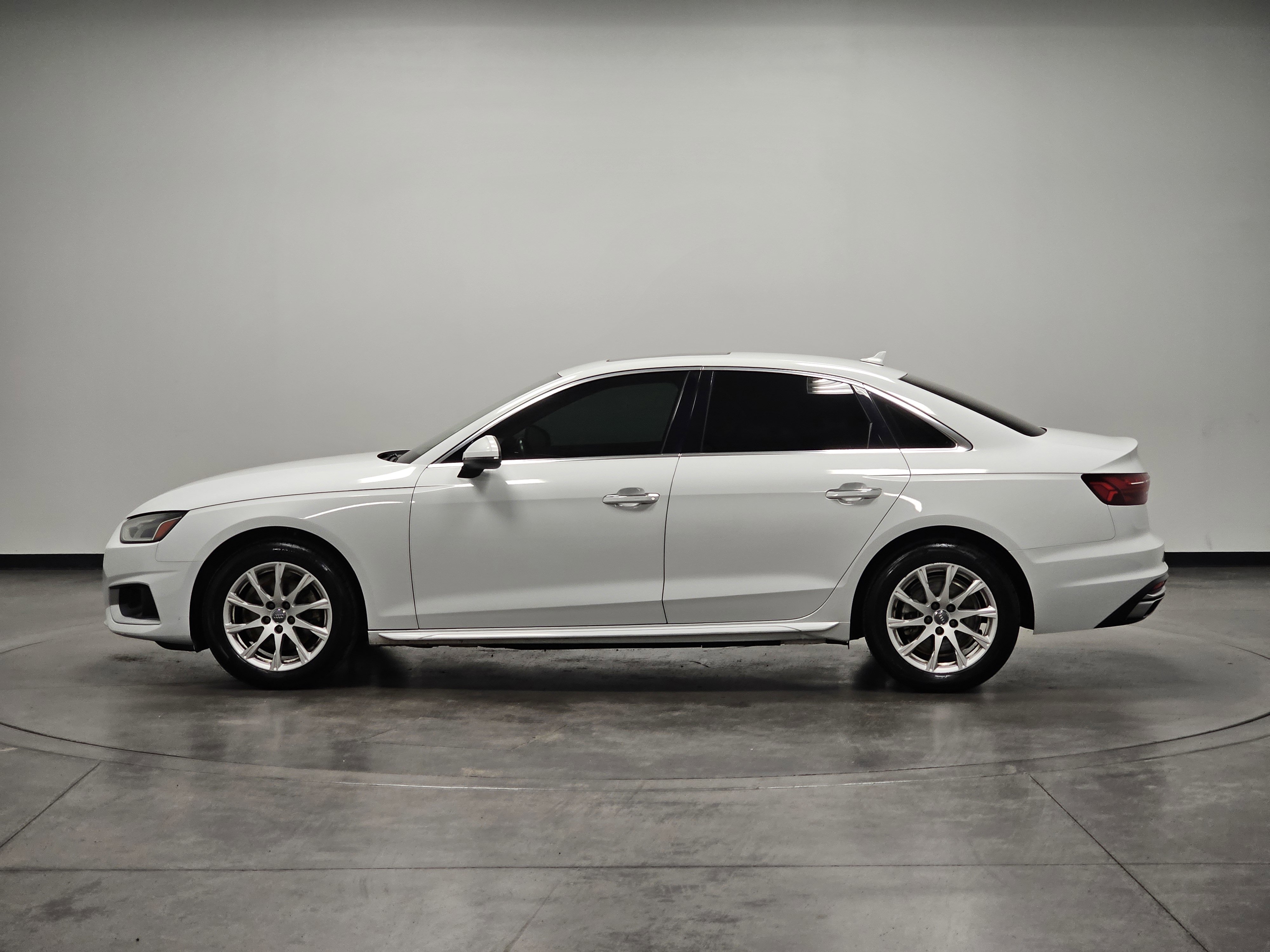 2020 Audi A4 40 Premium photo 3
