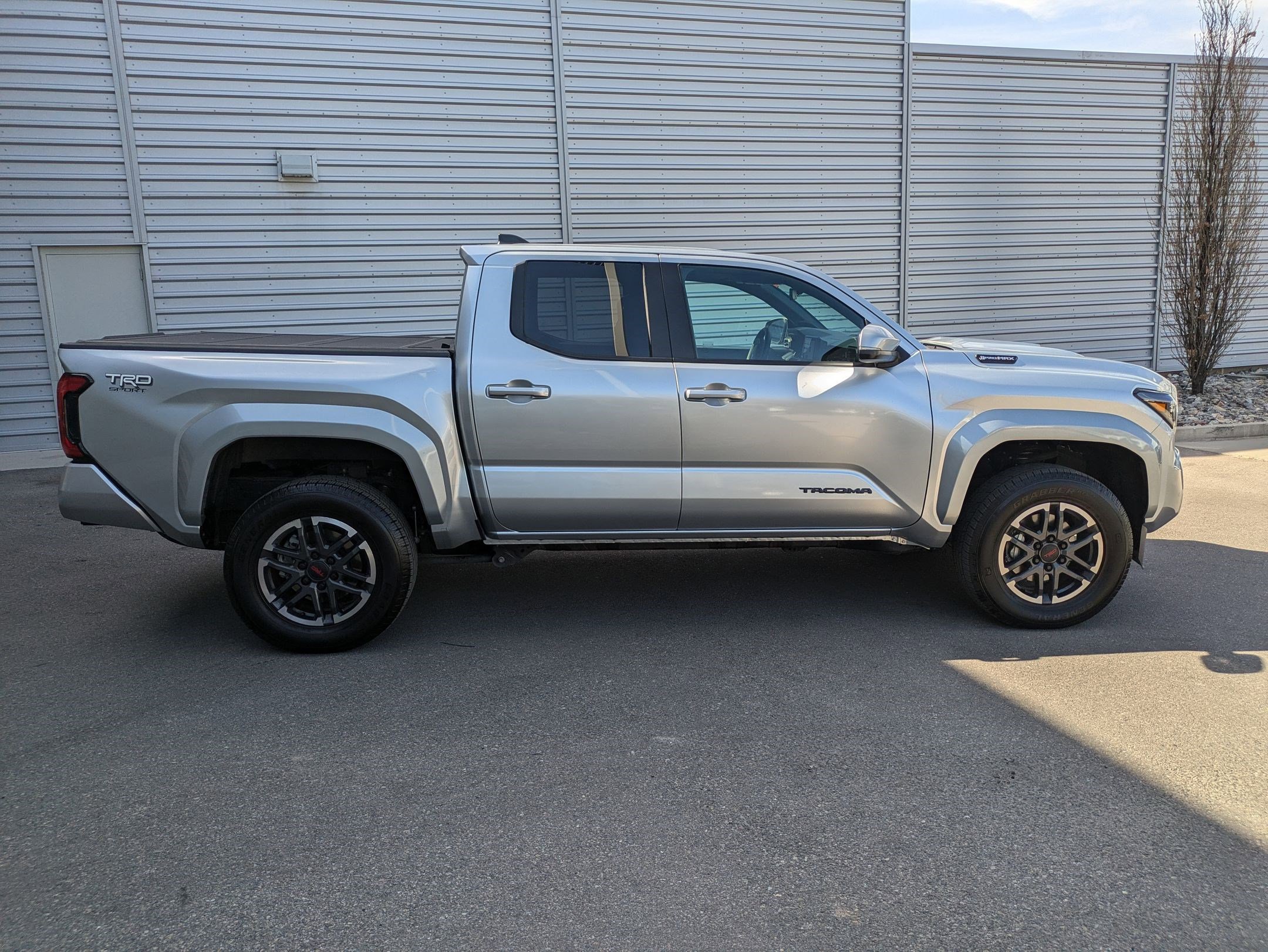 2024 Toyota Tacoma TRD Sport Double Cab photo 2