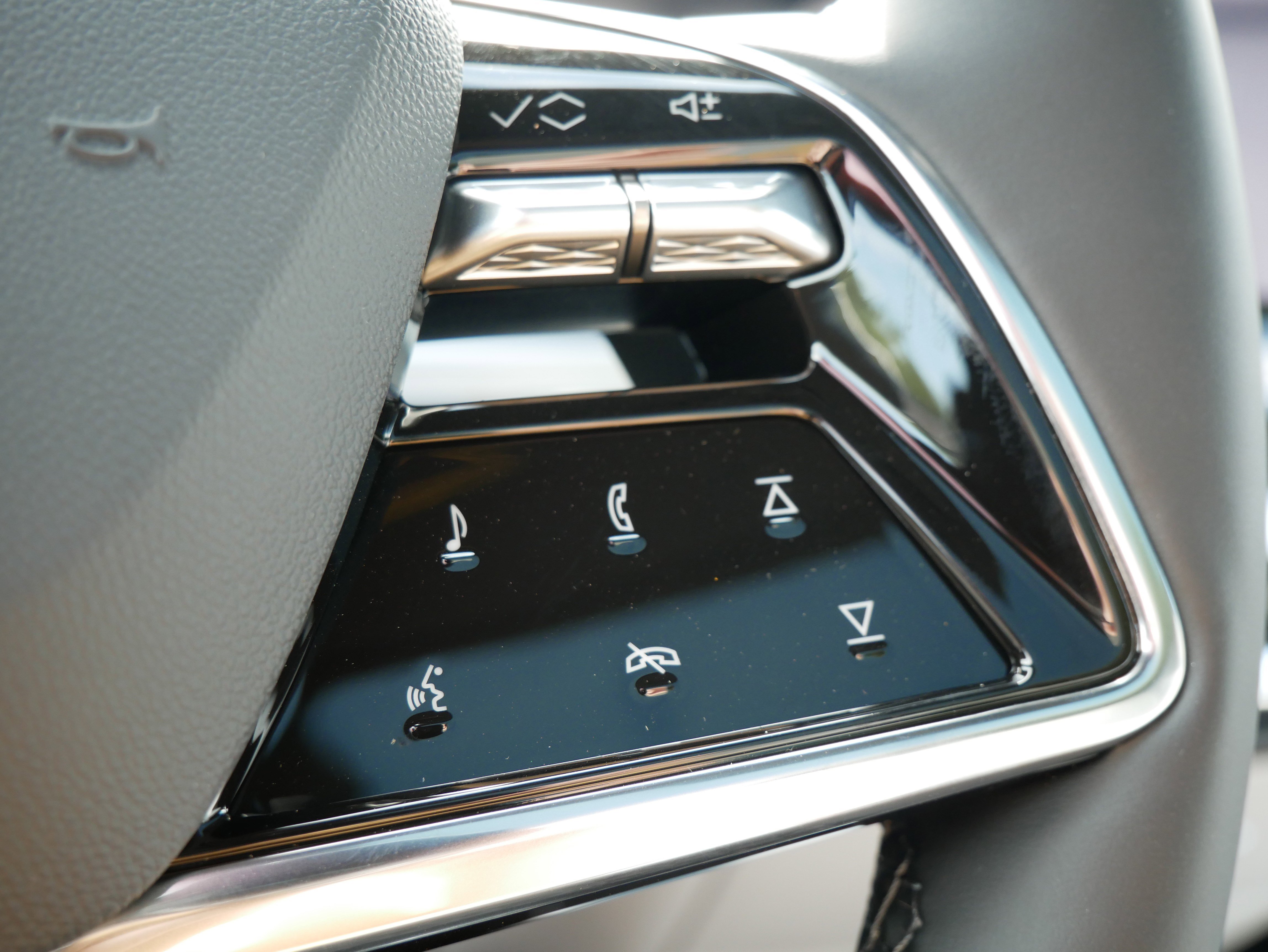 2026 Cadillac Lyriq Luxury photo 16