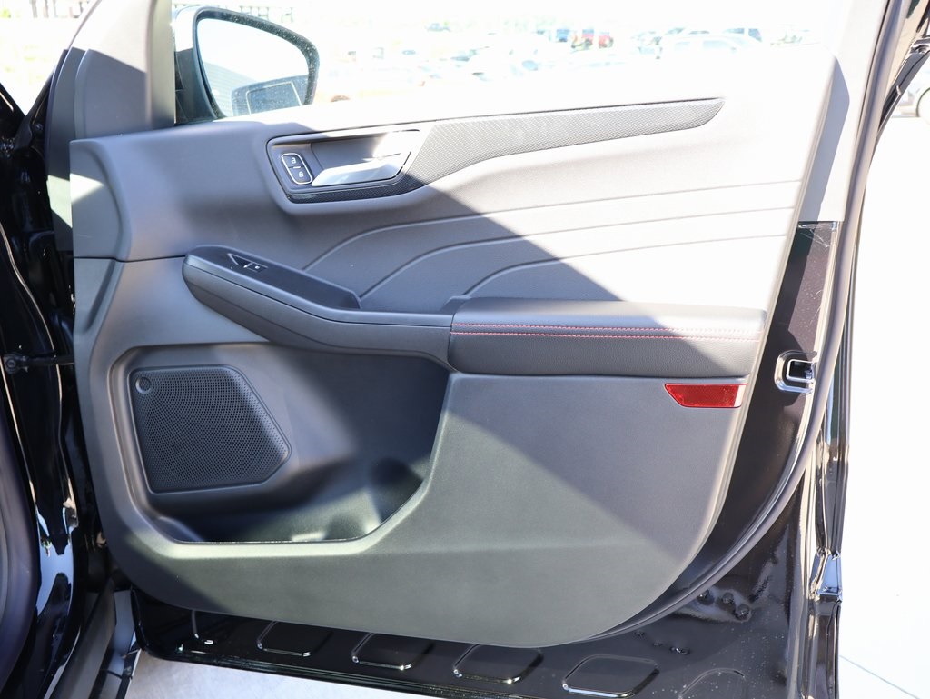 2025 Ford Escape ST-Line Elite photo 8